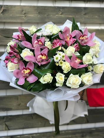Букет цветов из: Розы и Хризантемы в Жуков