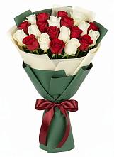 Букет Микс из красных и белых роз в Жуков
