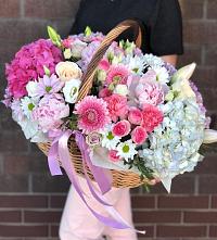 Композиция солнечный день в Жуков Цветочная композиция из Розы, Хризантемы, Пионы и Лизиантусы в корзине в Жуков