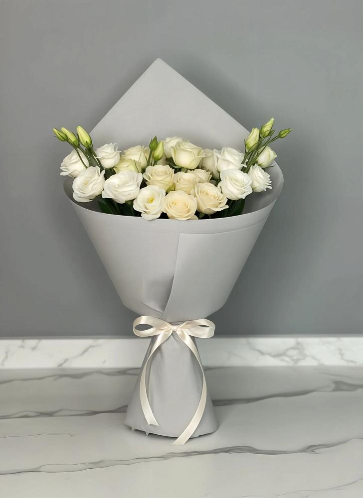 Букет цветов из: Розы и Лизиантусы в Жуков