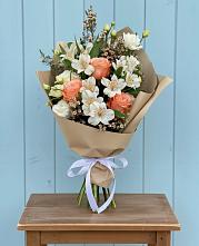 Букет цветов из:  Альстромерии, Лизиантусы, Розы и Хризантемы #REPLACE_PRED# Жуков