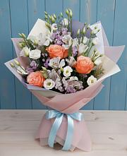 Букет цветов из:  Лизиантусы, Розы, Альстромерии и Гипсофила в Жуков