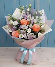 Букет цветов из:  Лизиантусы, Розы, Альстромерии и Гипсофила в Жуков