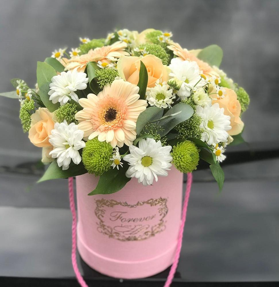 Цветочная композиция из Розы, Герберы и Хризантемы в шляпной коробке в Жуков