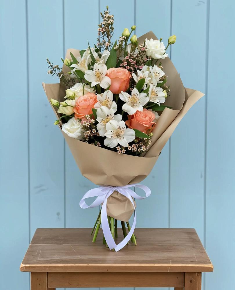 Букет цветов из: Альстромерии, Лизиантусы, Розы и Хризантемы в Жуков